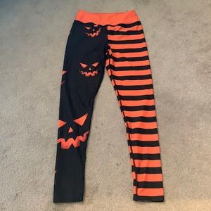 Black and orange Halloween leggings.
